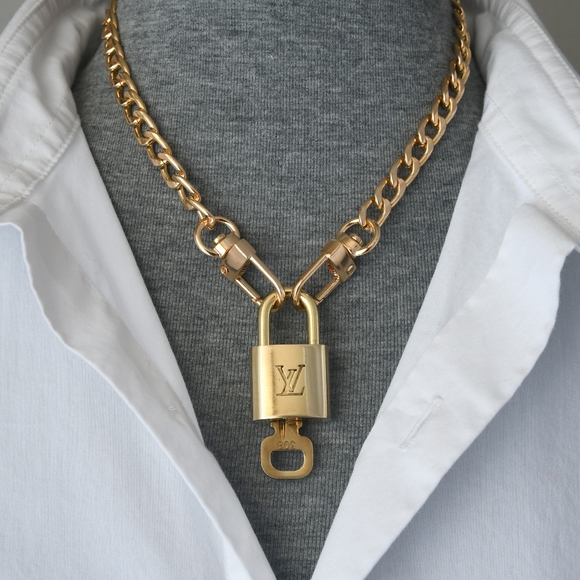 Louis Vuitton Jewelry - Authentic #323 Louis Vuitton Lock & Key Necklace